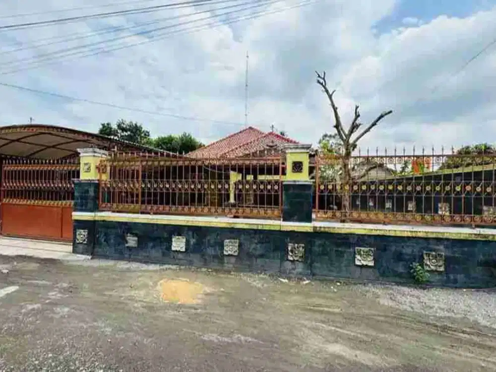 Rumah besar dan luas di jl. kaliurang