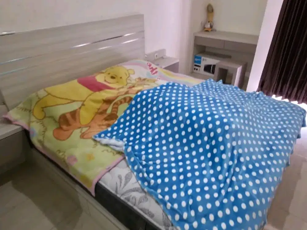 Bale Hinggil Apartemen - Merr