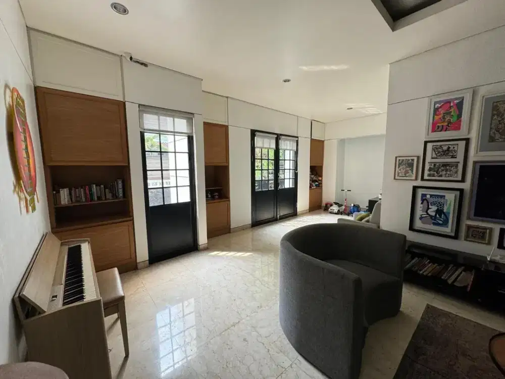 Rumah Hook Mewah Furnished dekat Gedung Sate dan Pusat Pendidikan