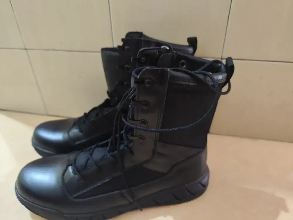 Sepatu PDL Pria size 43