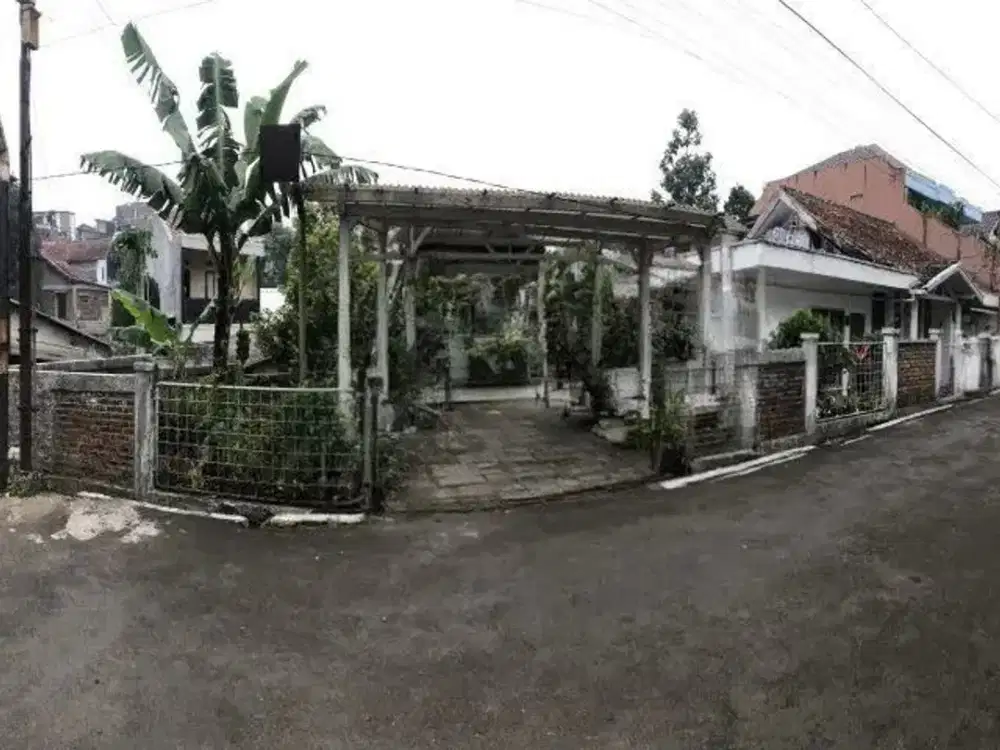 Rumah Lama Minimalis diKomplek Dago Cocok Untuk Kosan Akes 2 Mobil