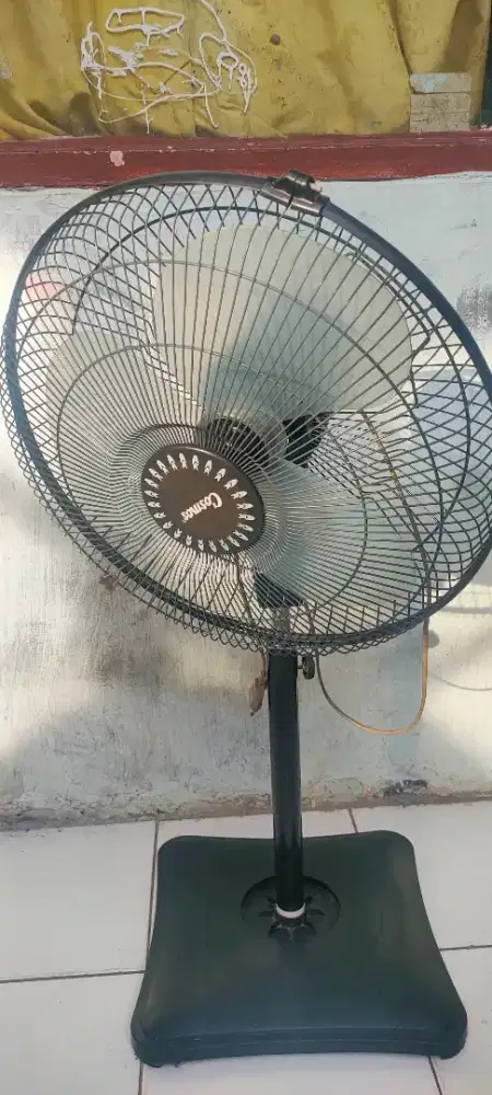 kipas angin Cosmos Wall Fan 12 inci