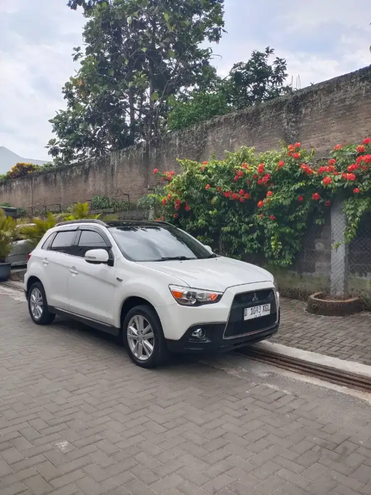 Mitsubishi outlander PX at th 2013 putih