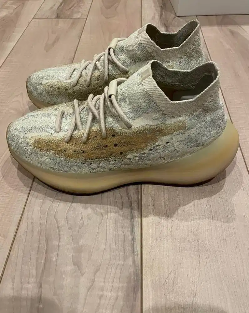 Sepatu Olahraga Running Adidas Yeezy Boost 360