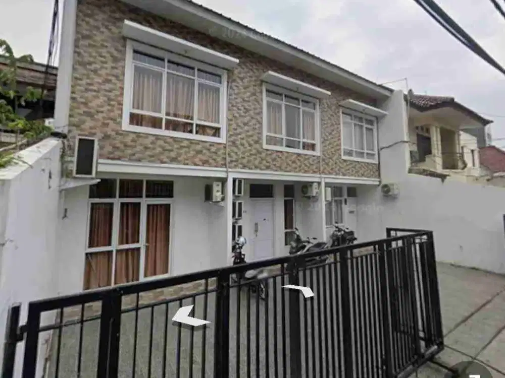 DISEWA RUMAH COCOK UNTUK KANTOR/SIAP HUNI JL. CIOMAS SENOPATI JAKARTA SELATAN 
SHM 
Luas tanah: 100m
Luas bangunan: 150m
Bangunan: 2 lantai
Kamar mandi: 2
2 lantai
Carport: 1 mobil
Hadap: utara
Listrik: 2200watt
Harga sewa: 135jt/tahun 
Harga Diluar pajak