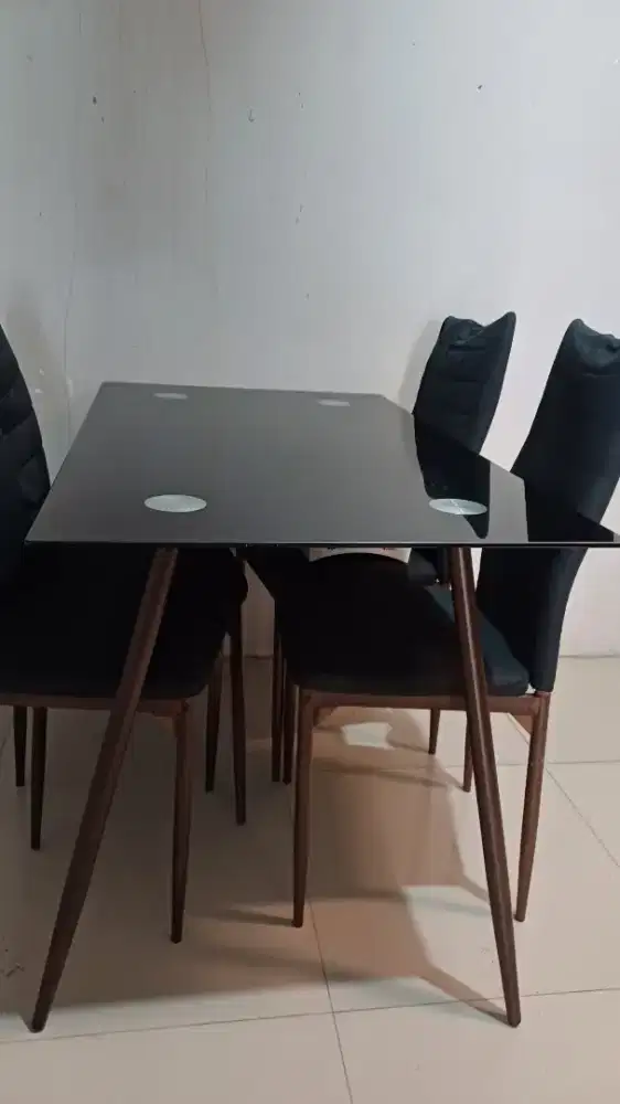 Meja Makan Tempered Glass Murah Warna Hitam (Detail ada di deskripsi)