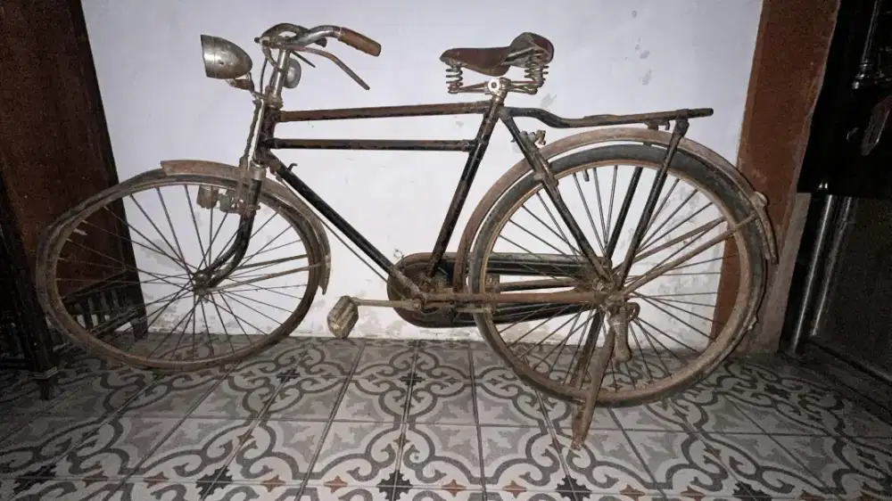 Borongan 2 sepeda antik, Ga ada merk dan Gazele
