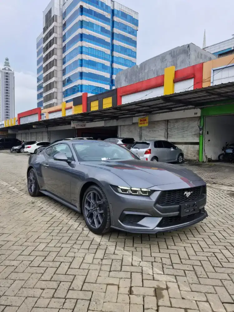 Ford Mustang 2.3 EcoBoost Fastback 2025 Grey Brand New.