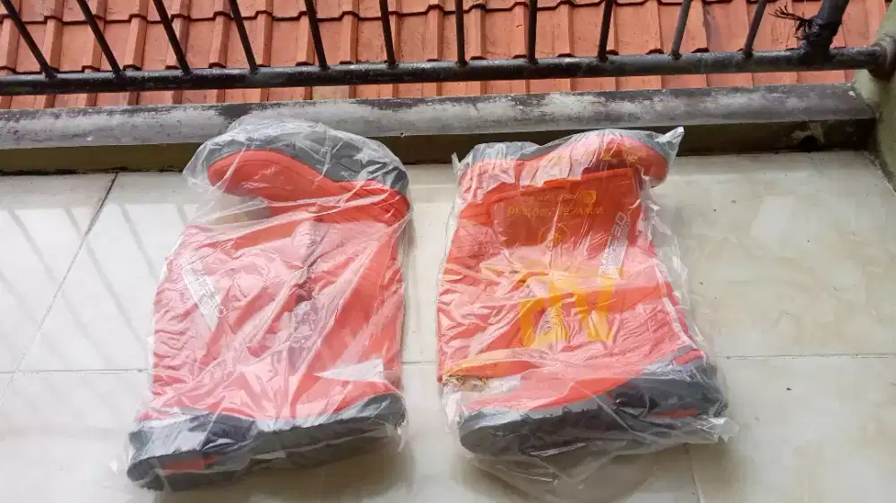 sepatu boots size 42