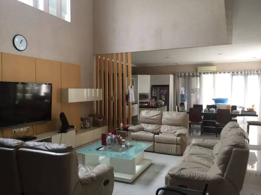 Rumah Graha Famili Bagus dan Lokasi Strategis, Full Furnish, SBY