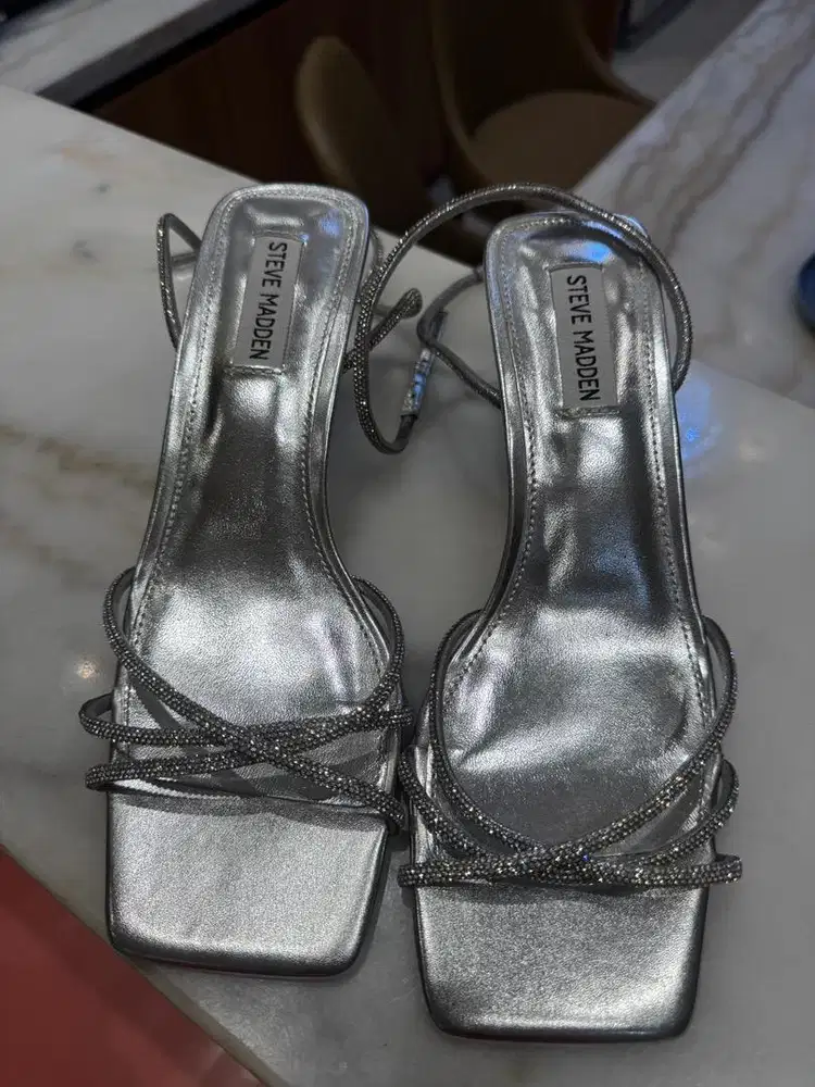 Heels steve madden size 40
