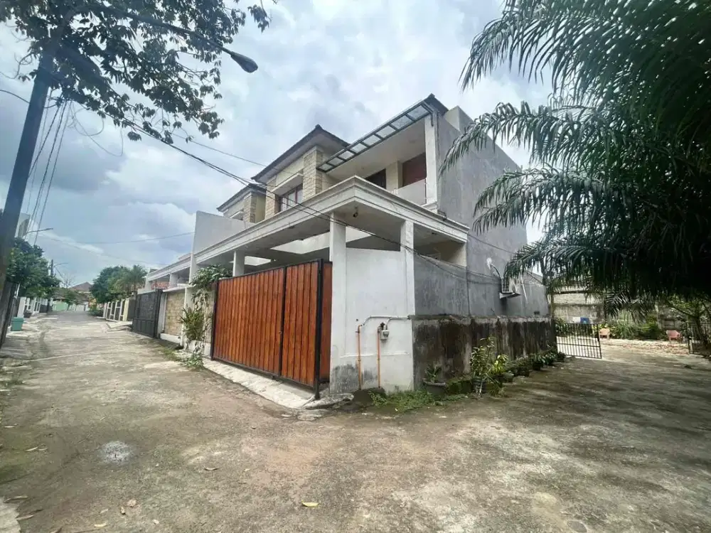 Di jual rumah dua lantai dekat gedung pertemuan grha person
Macan kumbang