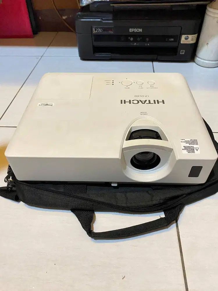 HITACHI Proyektor CP-EX300 3200Lumens HDMI Terang Infocus Kondisi Baik