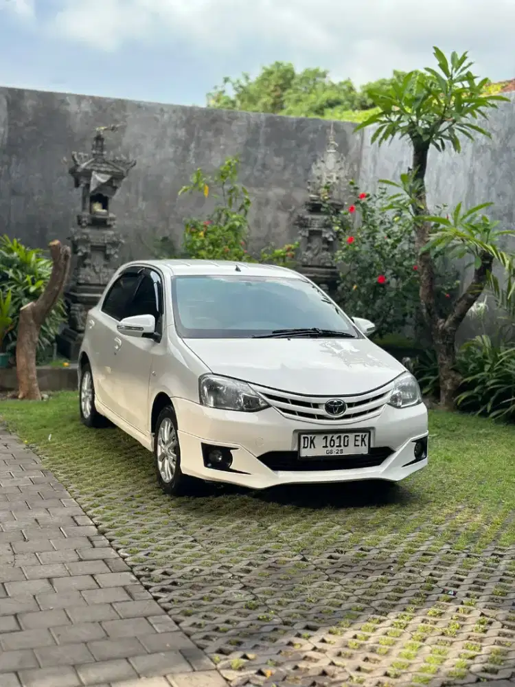 Toyota Etios Valco 2013 putih