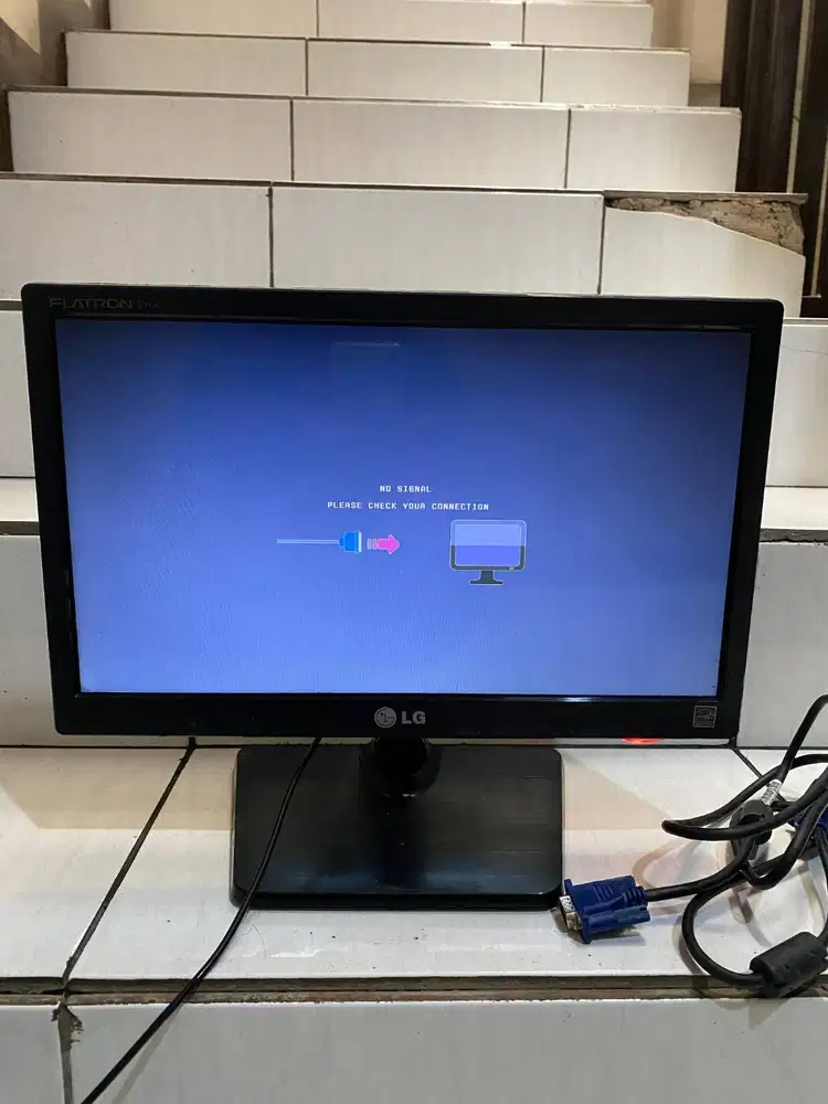 LG Monitor Komputer 16 Inc Kondisi Baik Ukuran 16 Inc Cocok untuk Berb