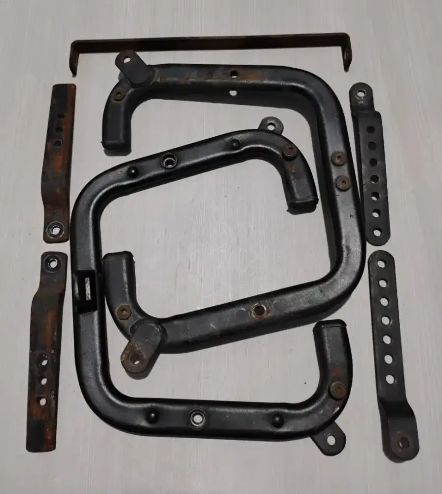 Bracket sidebox SB 1000 copotan bekas E21 ori Givi lengkap plat 1set.