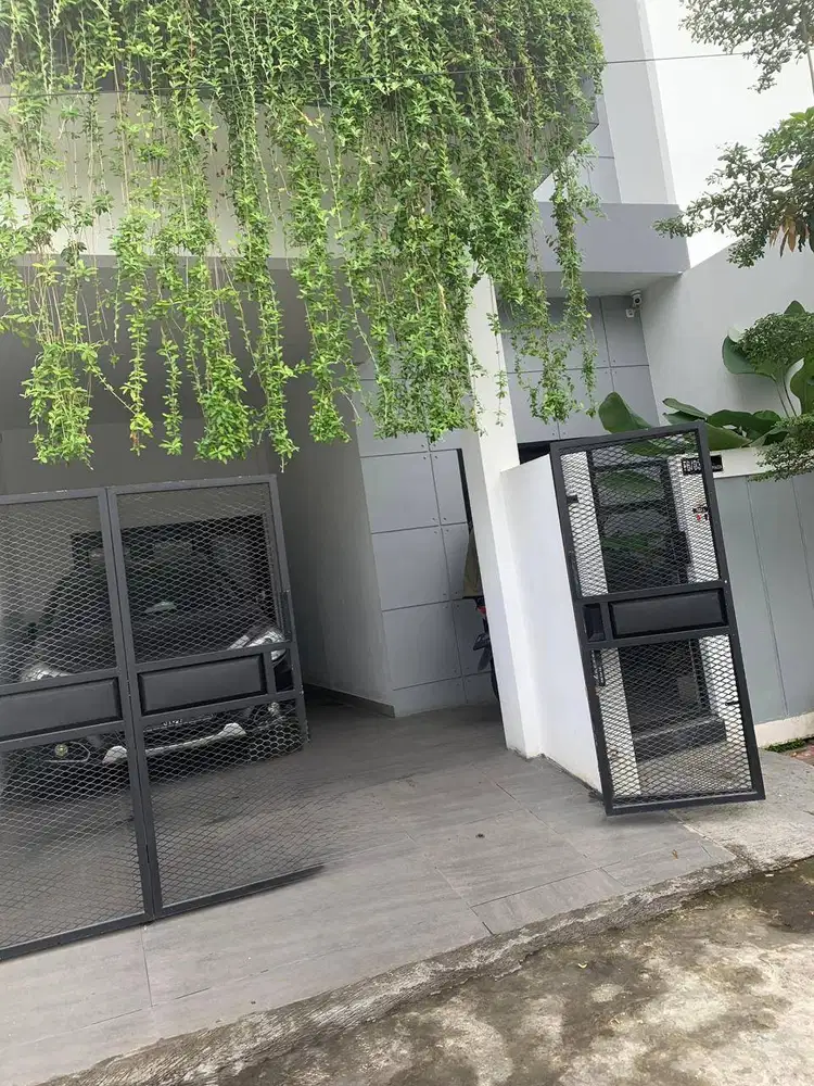 Rumah 2 lantai di area Taman Krakatau