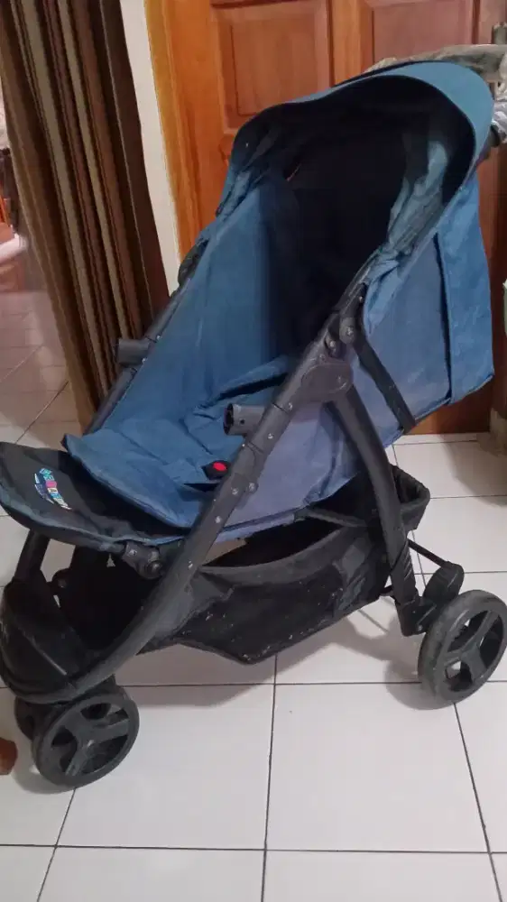 Dijual 1.unit Stroller, Bouncer &Carrier kondisi 90 % jarang dipakai.