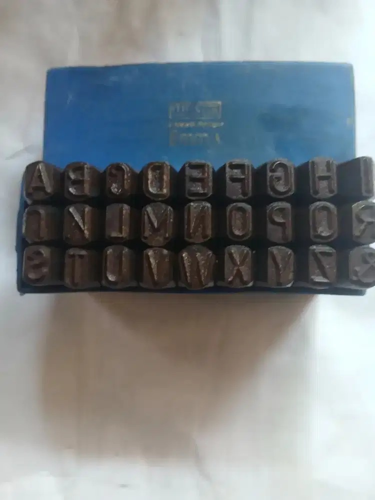 Ketok huruf 8 mm A - Z = 27 bh, ex. MASUS made in Germany