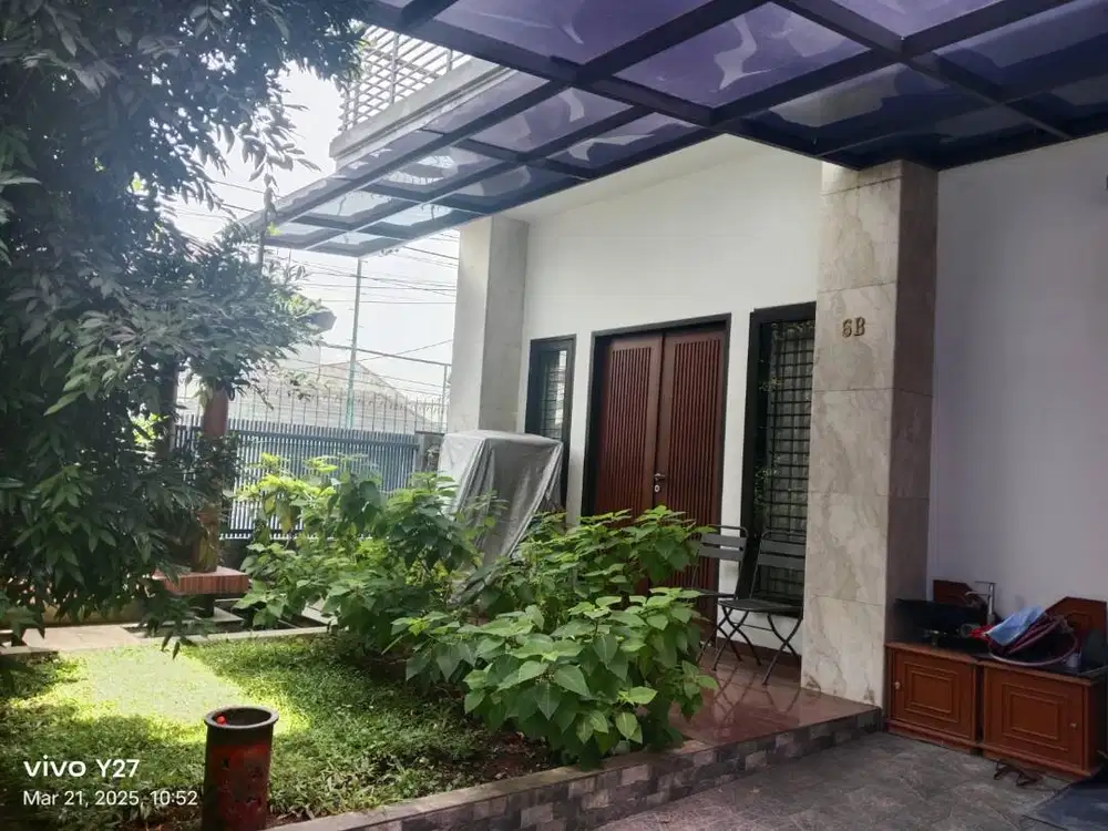 Rumah minimalis di area BKR dengan taman asri. Lingkungan tenang