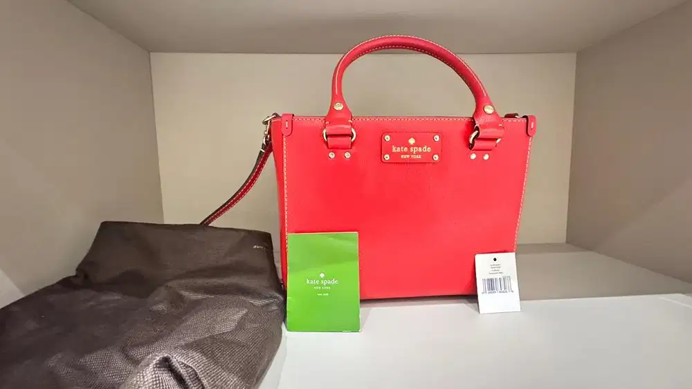 Kate spade small quinn wellesley lacquerred red