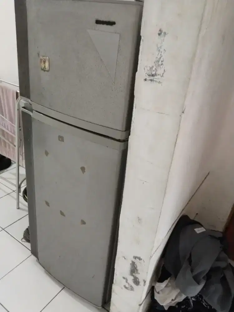 Kulkas Bekas kondisi Rusak