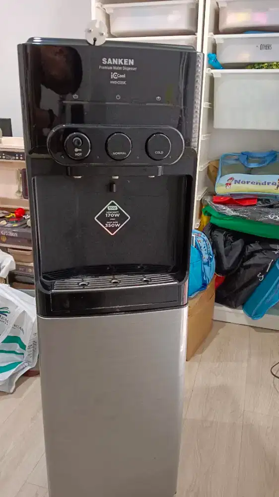 Dispenser bottom loading merk sanken.