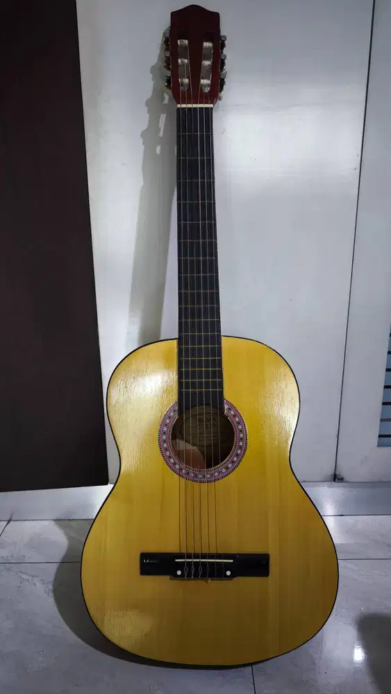 Dijual Gitar Model Yamaha C-370