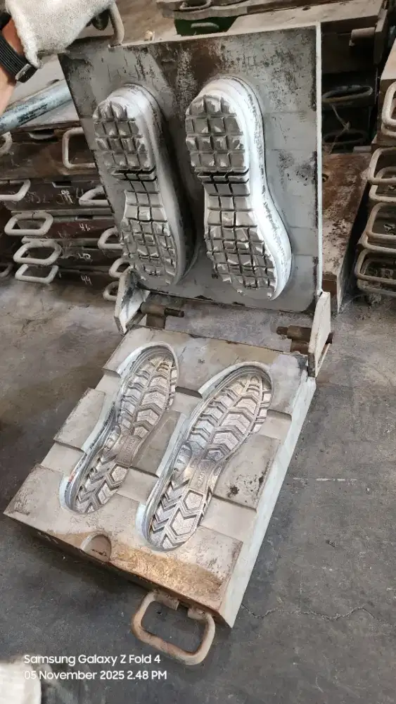 Dijual cetakan outsol rubber mold untuk sepatu safety dijakarta
