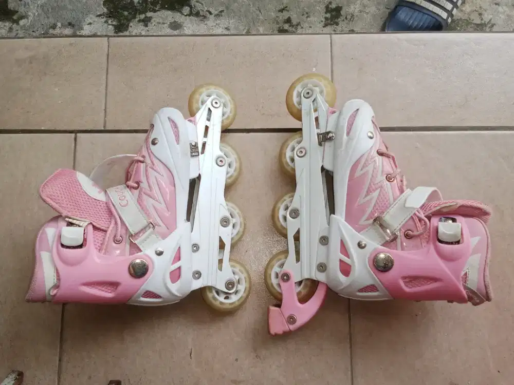 Sepatu Roda merk CAUGAR