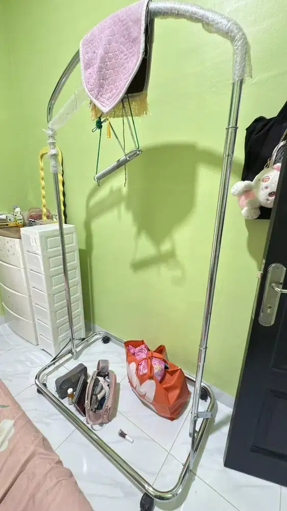 Ayunan besi, ada roda