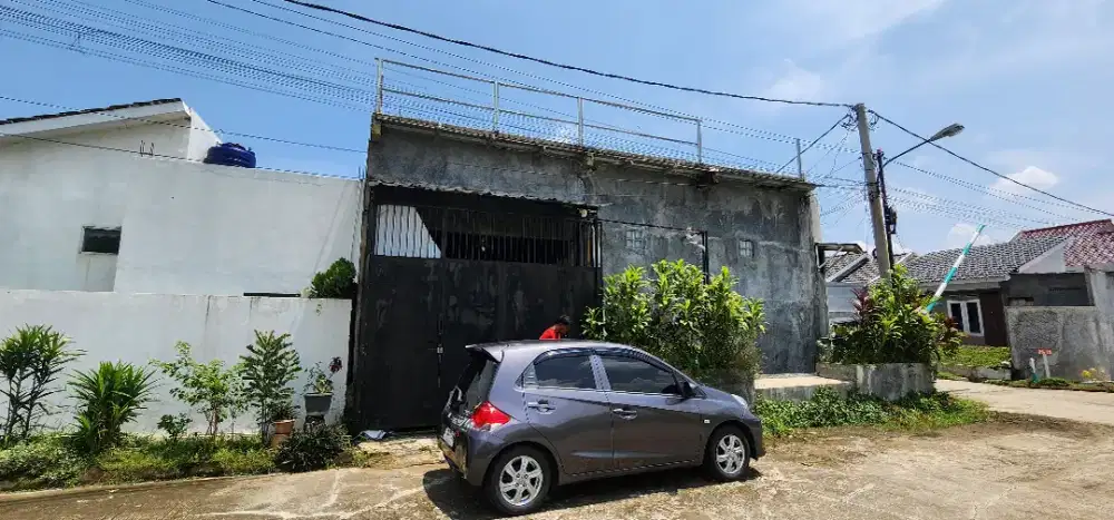 Dijual bangunan komersil.