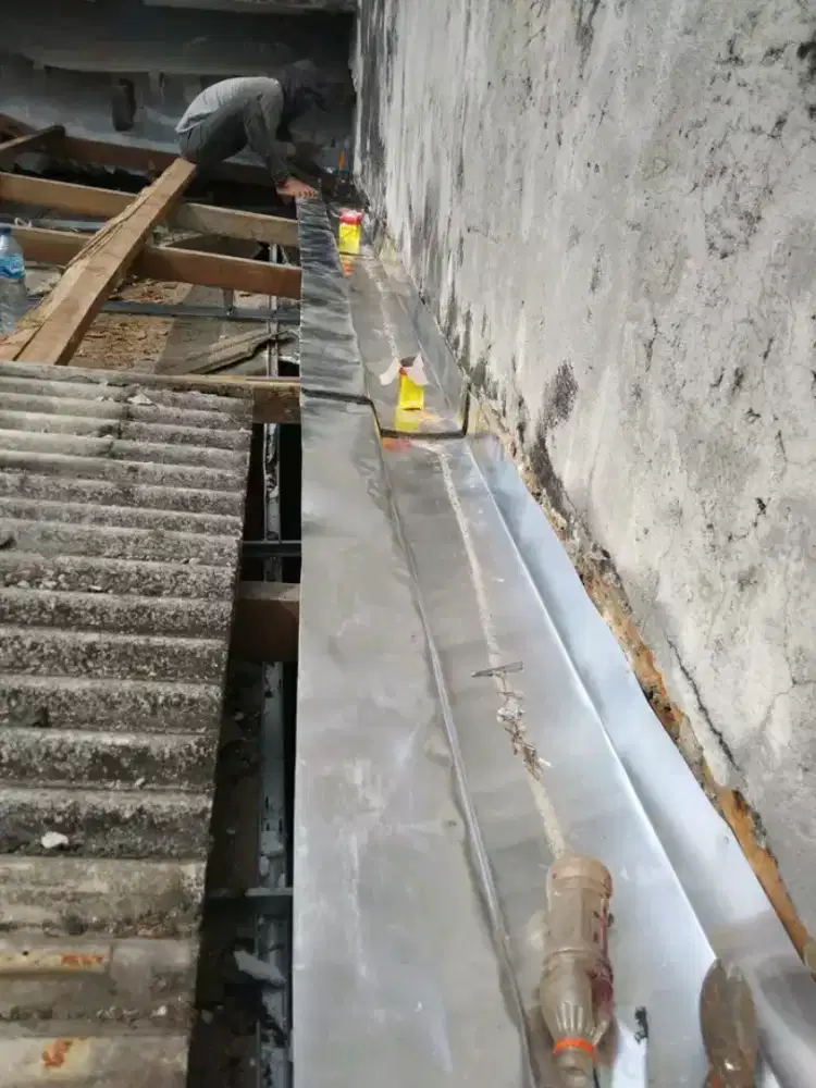 Tukang perbaikan talang dan kebocoran atap