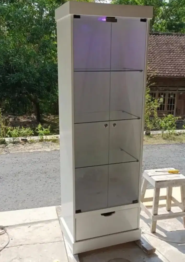 Lemari tas multifungsi