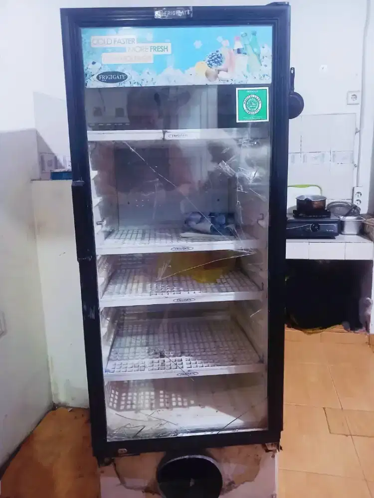 Dijual Showcase Merk Frigigate Mumer