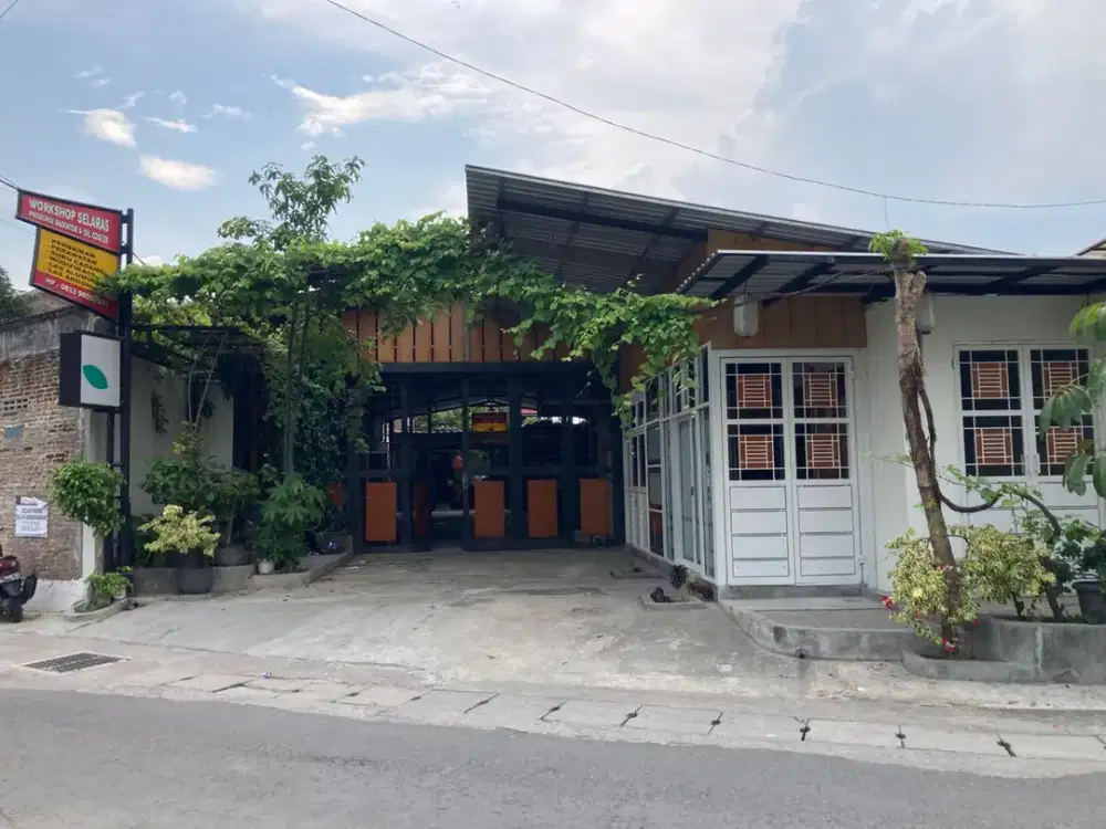 dekat UGM jakal DIJUAL RUMAH + GUDANG & HALAMAN LUAS 500 meter terminal jombor