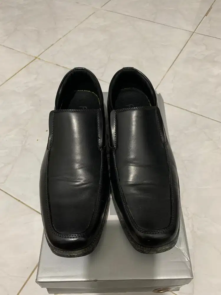 Sepatu formal pantofel
