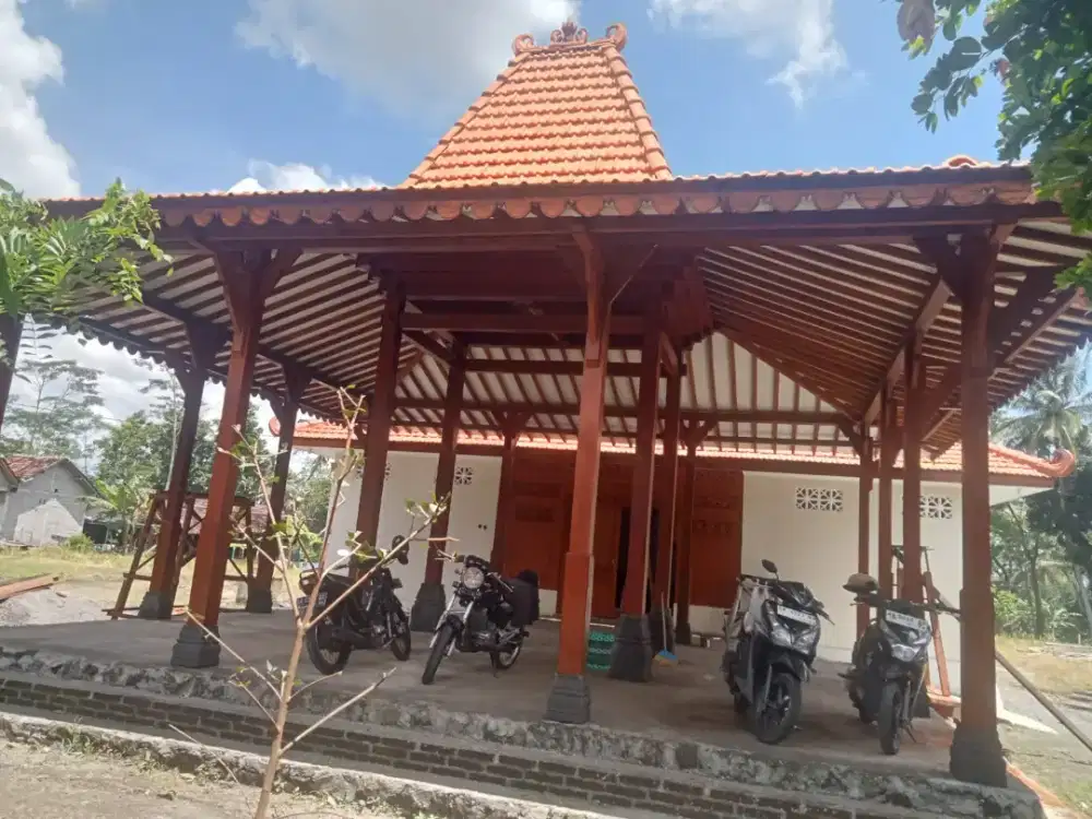 Joglo model pendopoan kayu jati