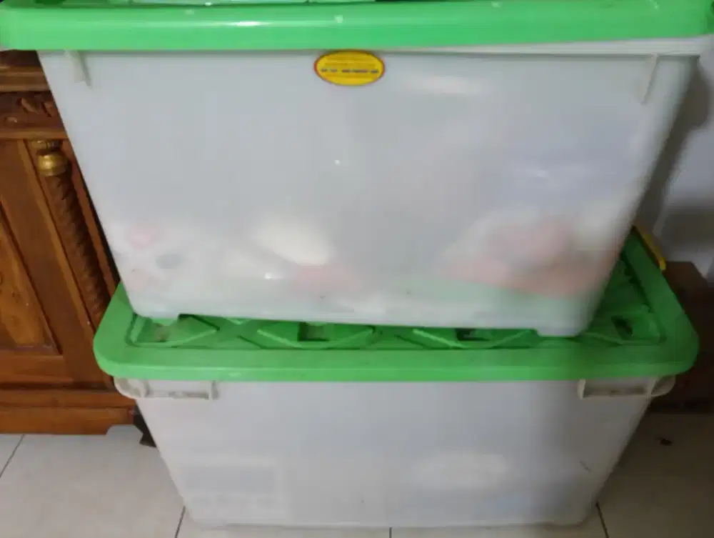 Kontener besar tebal dan bermerk second