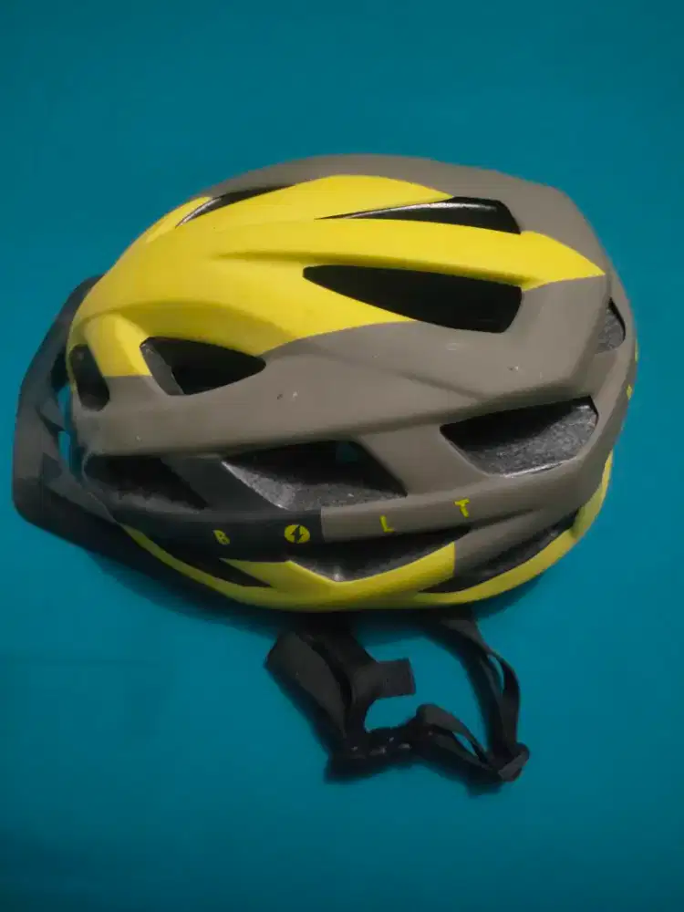 Helm sepeda masih bagus harga nego,harga satuan