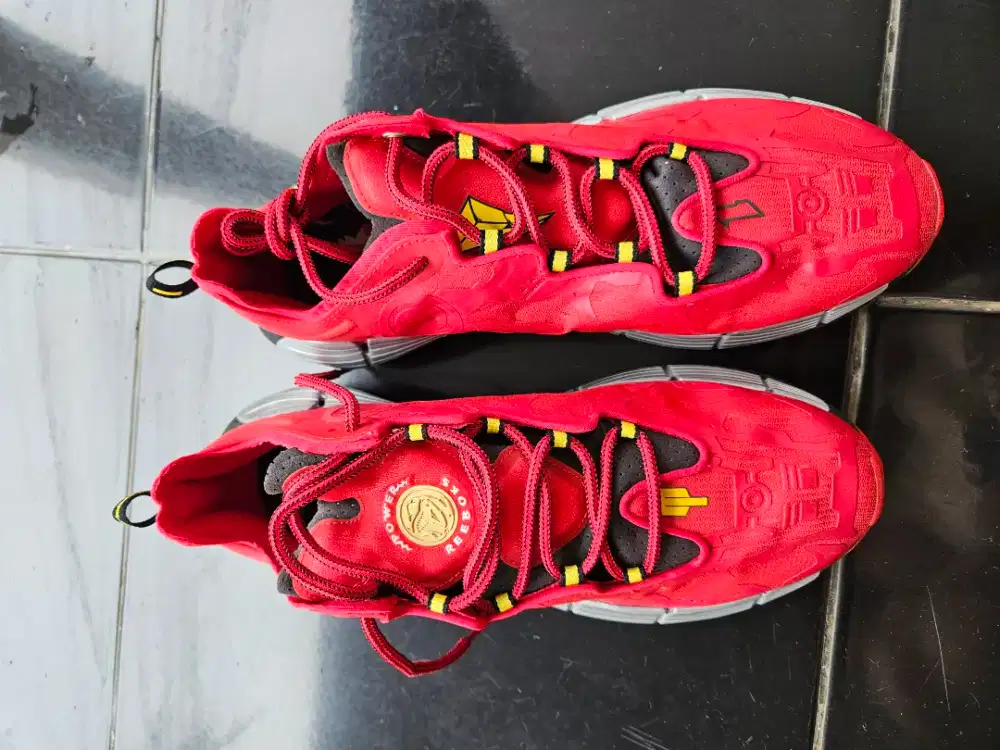 Sepatu reebok zig kinetica power rangers merah limited edition rare 43