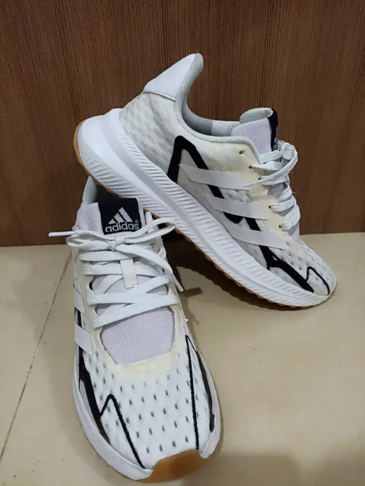Dijual sepatu Adidas