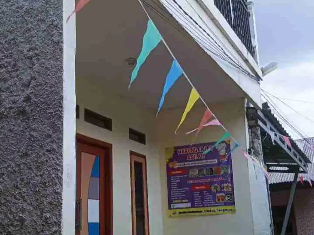 Di jual rumah 2 lantai full lokasi jln pinang pasar bengkok Ciledug Tangerang kota..luas tanah 35m luas bagunan 70m kamar mandi ruang tamu ukuran yg luas air jettpump pantek jernih toren listrik 2200 surat AJB lingkungan nyaman aman trus Deket tol sekolah