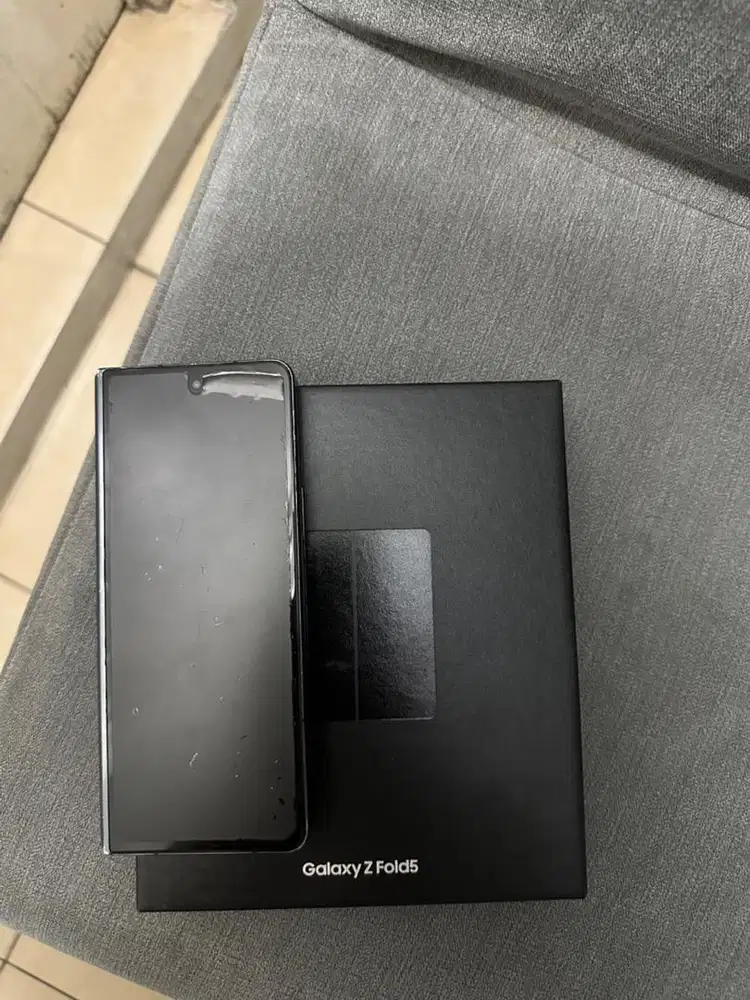 SAMSUNG FOLD 5 Warna Hitam