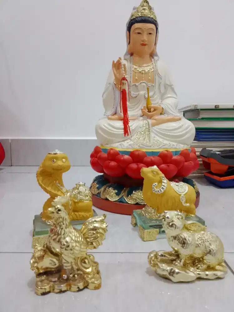 Patung besar Dewi Kwan im dan 4 shio gratis 2 lukisan kanvas