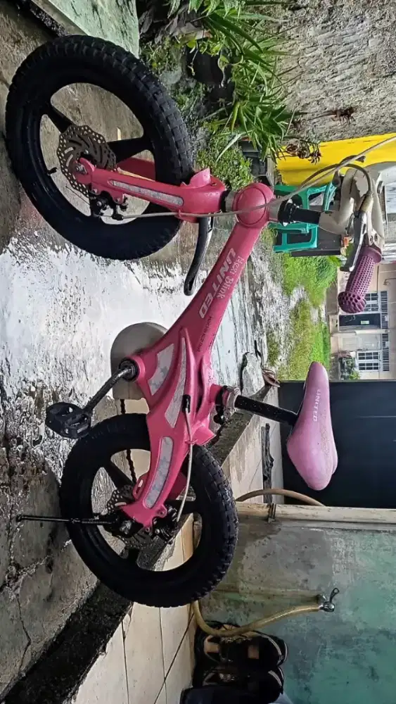 Sepeda anak pink TK SD 16 inc united blink rem cakram