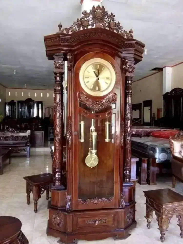 Lemari jam/jam ukir Jepara