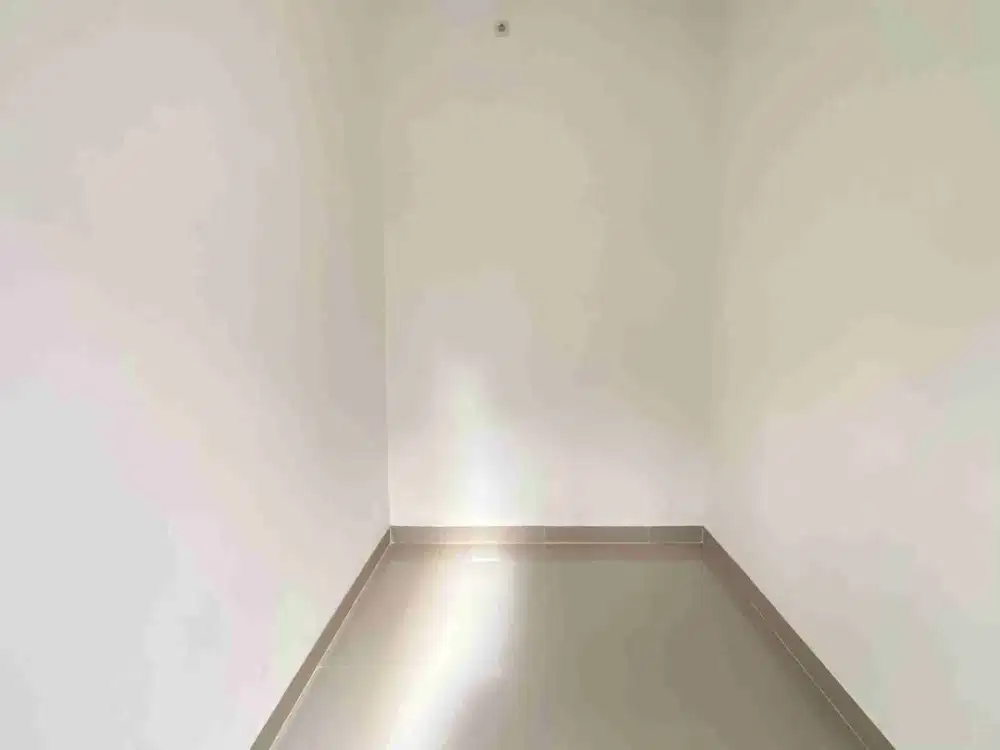 di jual rumah baru 1 setengah lantai lokasi strategis