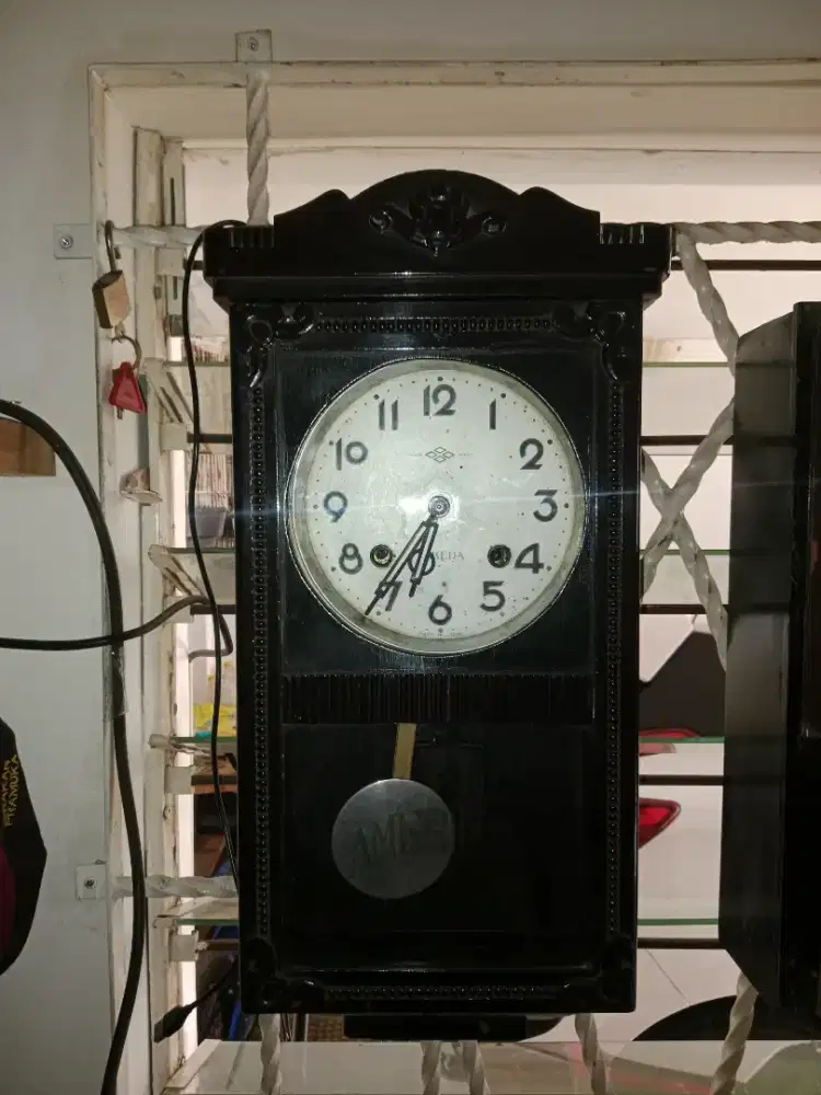 Jam tembok tengahan Takeda