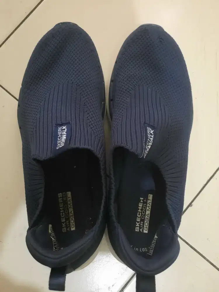 Sepatu skechers navy uk 37